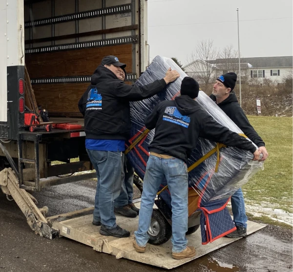 moving-workers-truck-loading